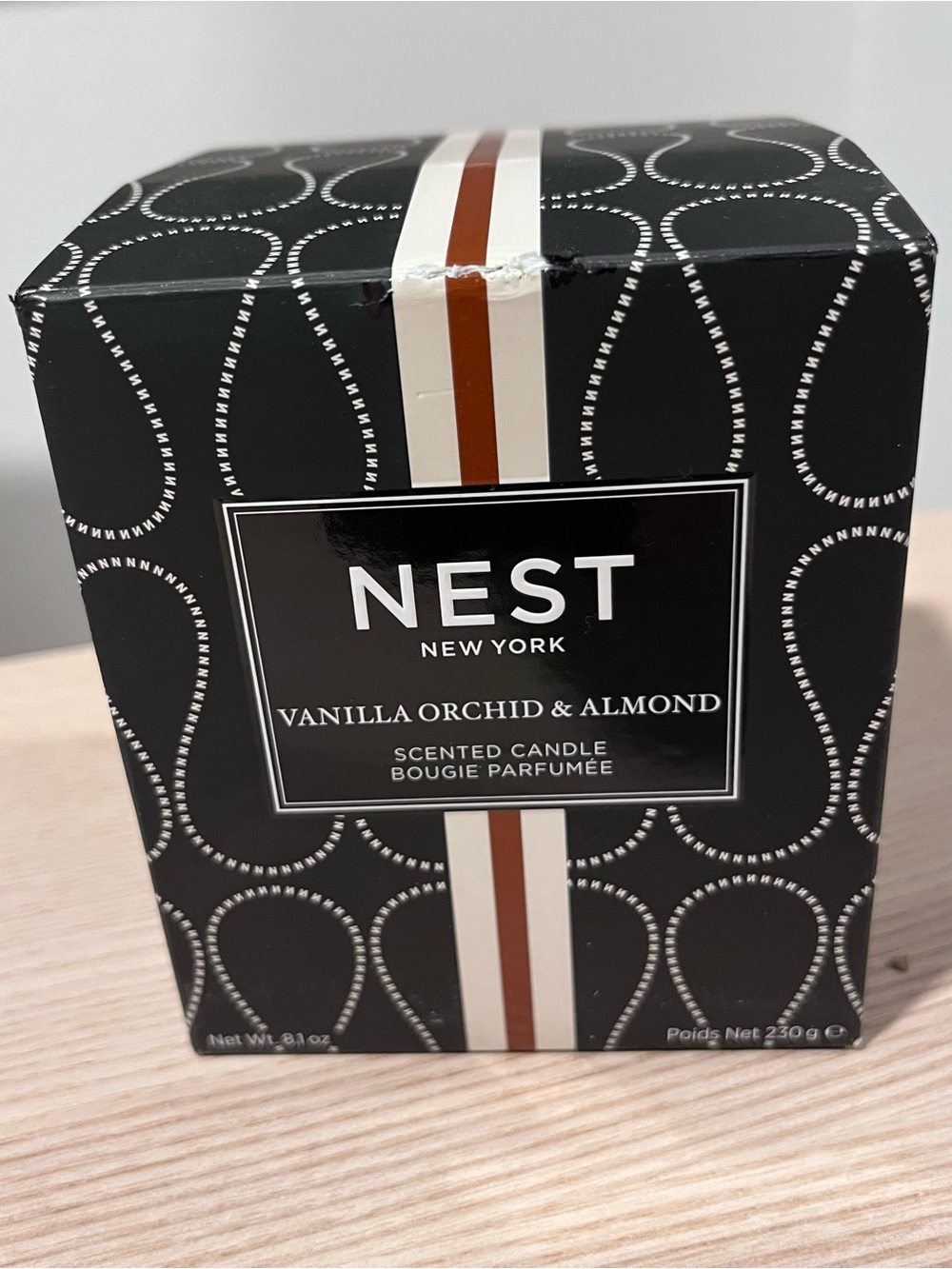 NWT NEST Fragrances Classic Candle- Vanilla Orchid & Almond 8.1 oz. New in box